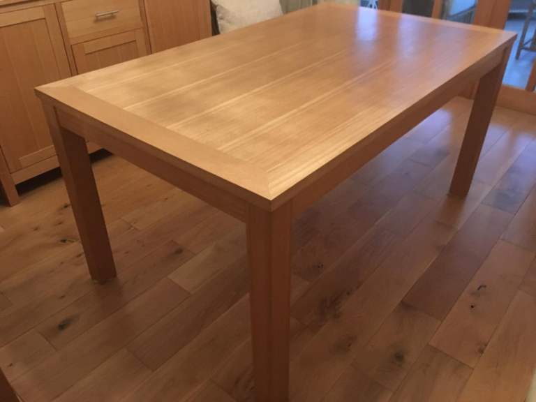 Solid Light Wood Dining Table – Excellent Condition, Ready for Use