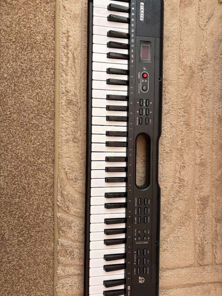 Electronic Keyboard 6190 – Black, Good Condition