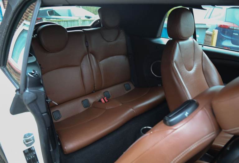 Mini, CONVERTIBLE, Convertible, 2011, Manual, 1598 (cc), 2 doors