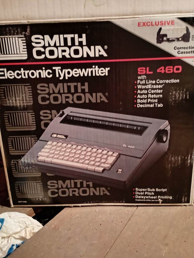Smith Corona SL 460 Electronic Typewriter – New Condition. Only 18