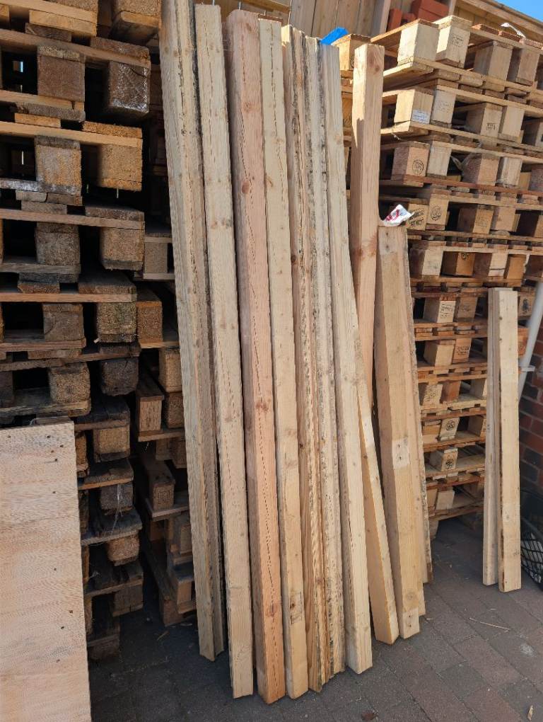 70mmx70mmx2000mm De-nailed Pallets Wooden Posts Ideal Fencing DIY Home