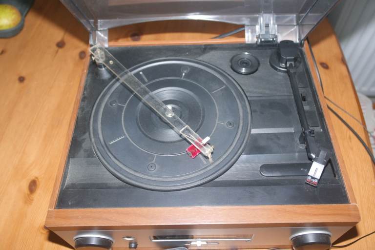 Turntable with radio 33,45,78.