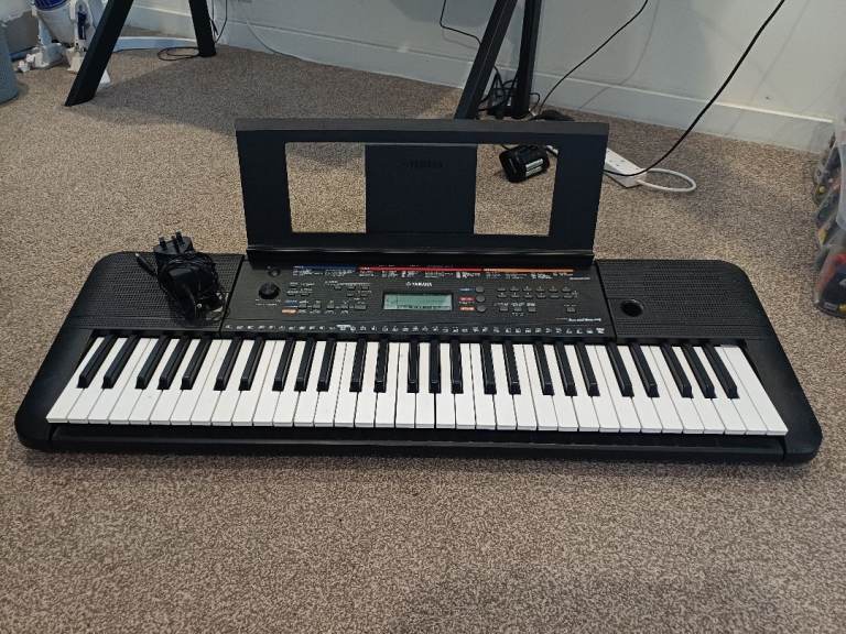 Yamaha PSR E263 Electric Keyboard 