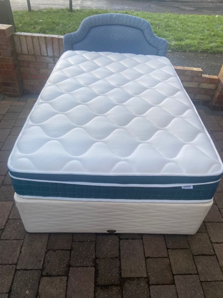 Quality 4ft small double divan bed with headboard and clean thick mattress 