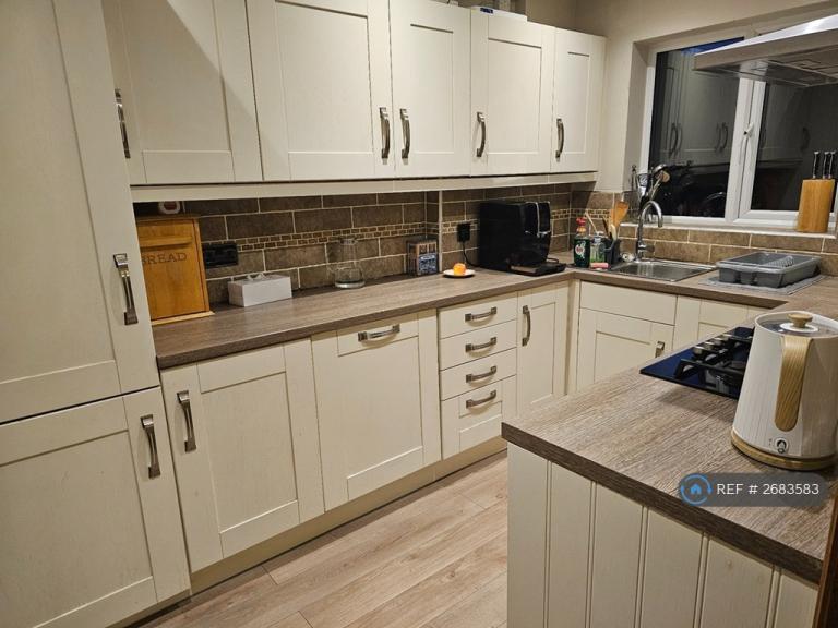 3 bedroom house in Upton Drive, Nottingham, NG5 (3 bed) (#2683583)