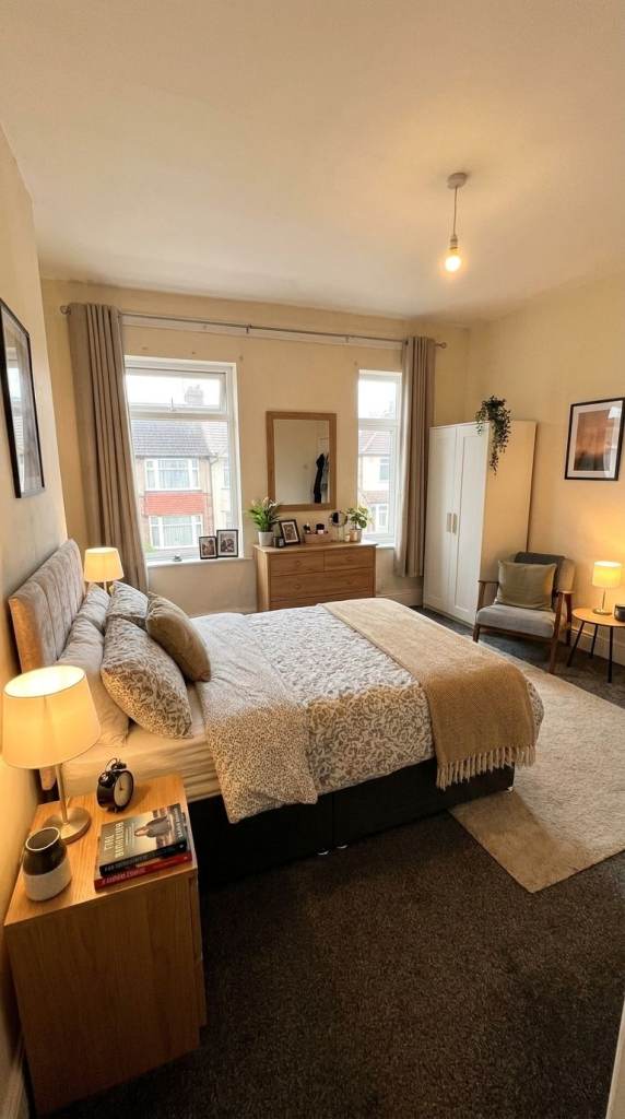 We're here to help you move to Birmingham, rooms from £10/week. 🫂