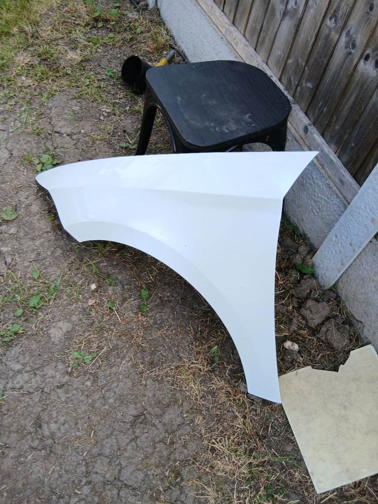 Seat leon Fr mk 3.5 Wing front passenger side in white 3 door model 