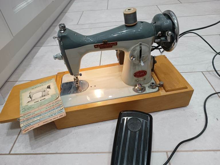 Sewmaster Electric Sewing Machine vintage