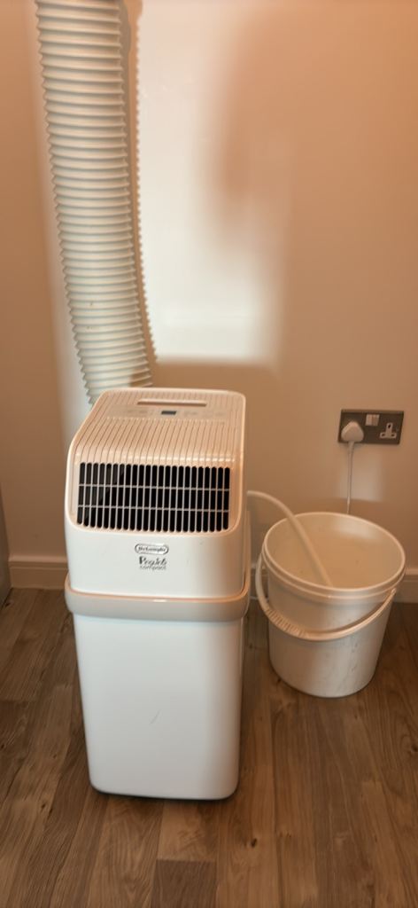 De'Longhi Pinguino Compact White Portable Air Cooler - Almost New!