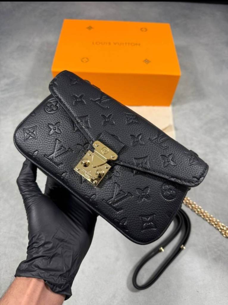 Louis Vuitton Black Leather Shoulder Bag with Gold Chain