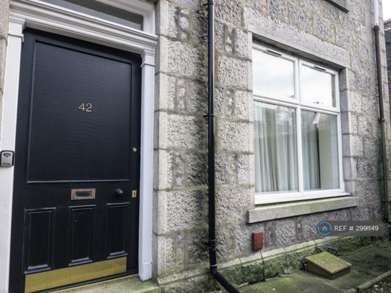 2 bedroom flat in Elmfield Avenue, Aberdeen, AB24 (2 bed) (#2991149)