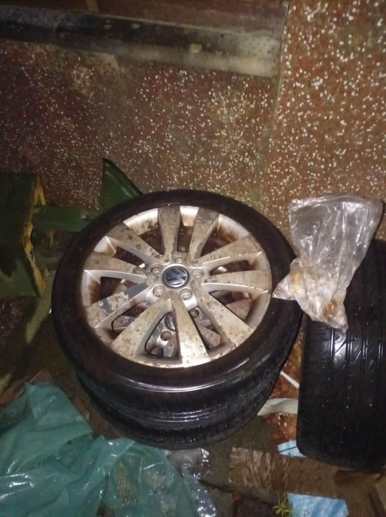 VW golf 17" Alloys 225/45/17 