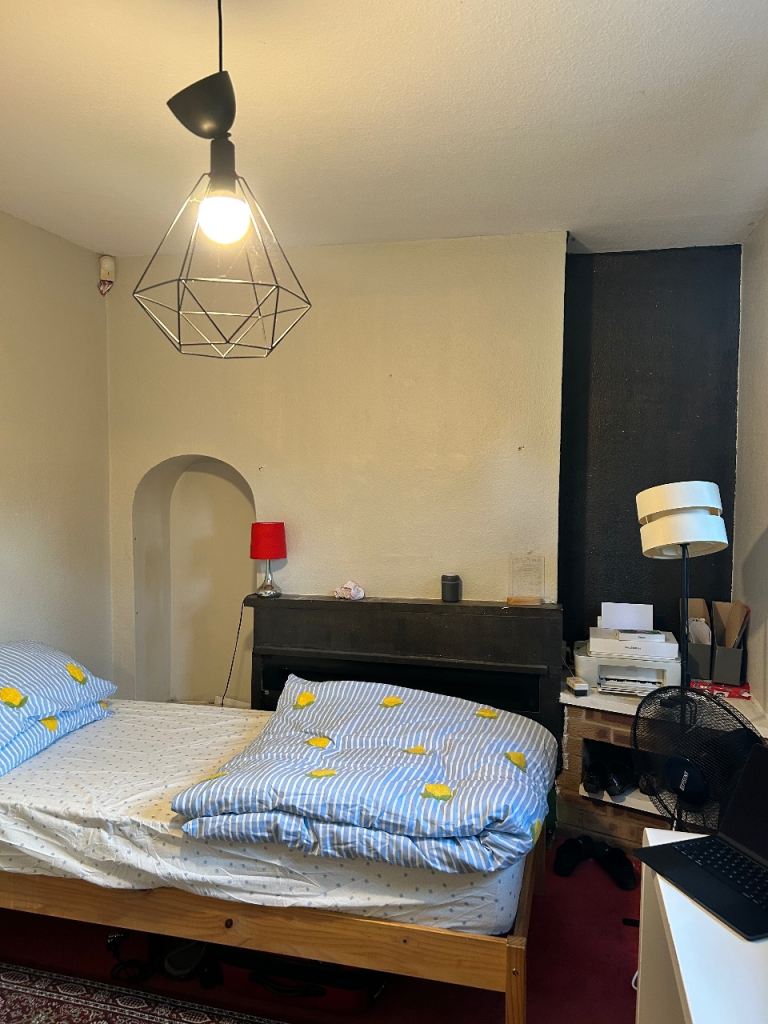 Spacious Double Room Available – £500 PCM | Quiet Location | Ideal for Students & Professionals