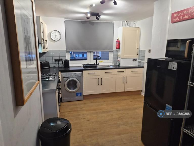 3 bedroom flat in Seyssel Street, London, E14 (3 bed) (#2580368)