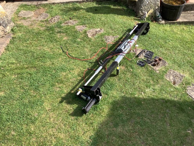 Caravan mover (remote controlled)