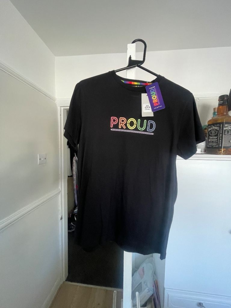 BNWT BLK PROUD TSHIRT 