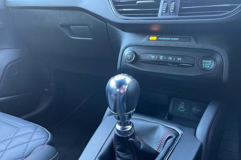 2024 Ford Focus ST-LINE X | Heated Seats/Wheel | B+O Audio | Sync 4 Touchscreen Navigation  Hatch...