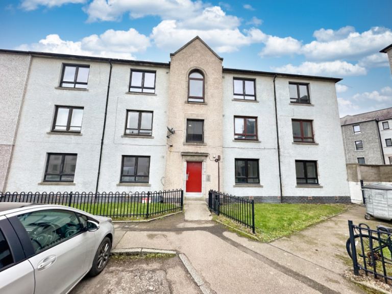 3 bedroom flat in Froghall Gardens, Froghall, Aberdeen, AB24 3JQ