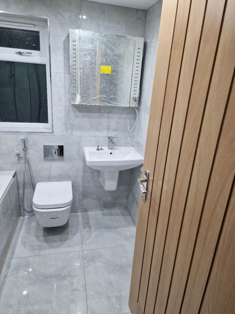 Two bed loft apartment for rent stone throw away from Newbury Park Station.