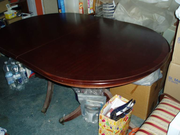 Extendable dining table with 6 chairs