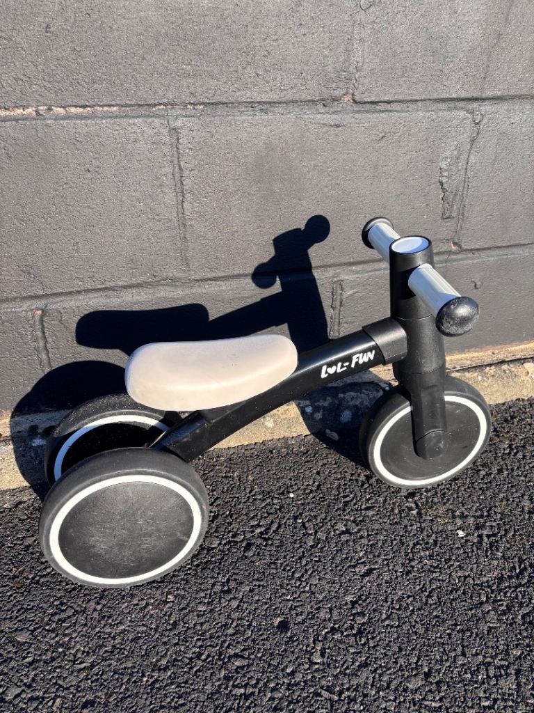 LOL-FUN Kids Balance Bike Black 3 wheels 