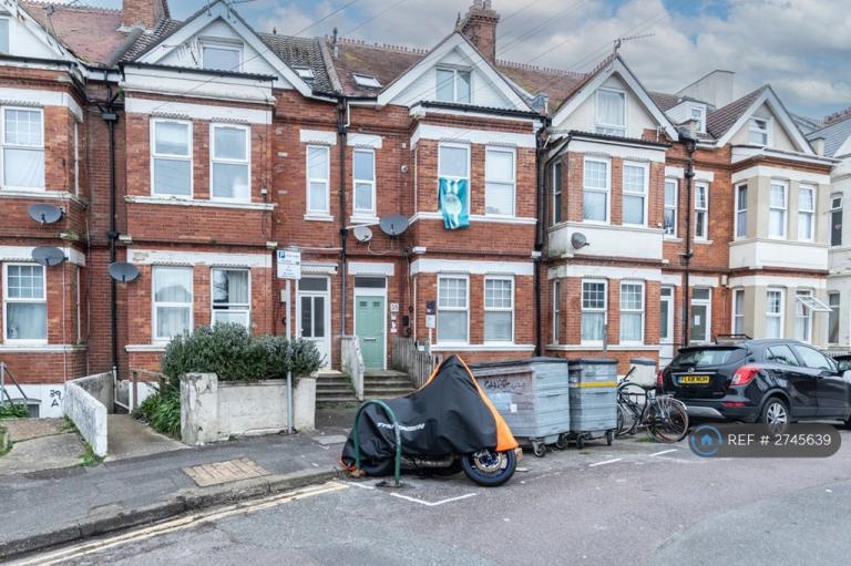 1 bedroom flat in Windsor Road, Bournemouth, BH5 (1 bed) (#2745639)