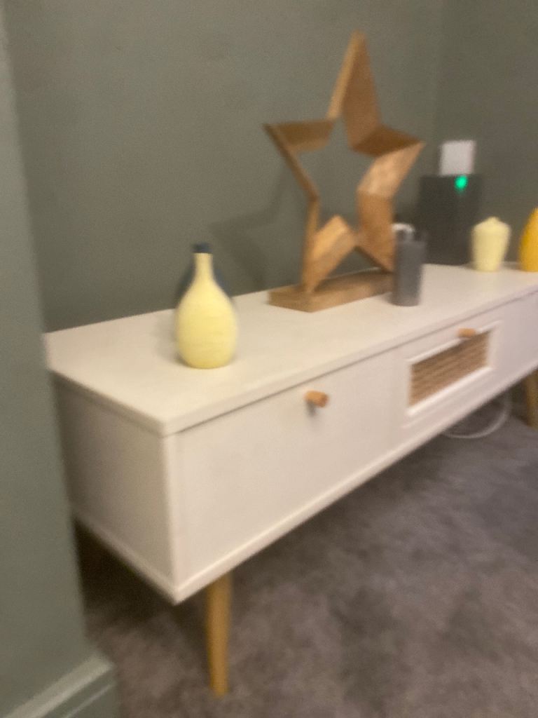 Side board 