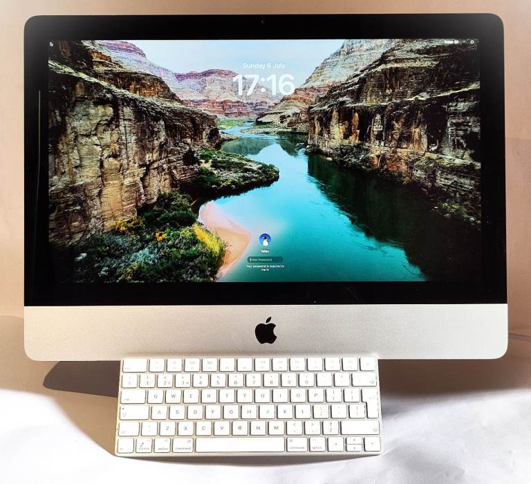 Apple iMac 21.5” i3 (2010) RECON 2024: new 240GB SSD - 8GB RAM - Sonoma (V14) + Bluetooth keyboard