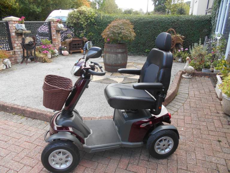 BIG Mobility Scooter – Good Condition, Burgundy
