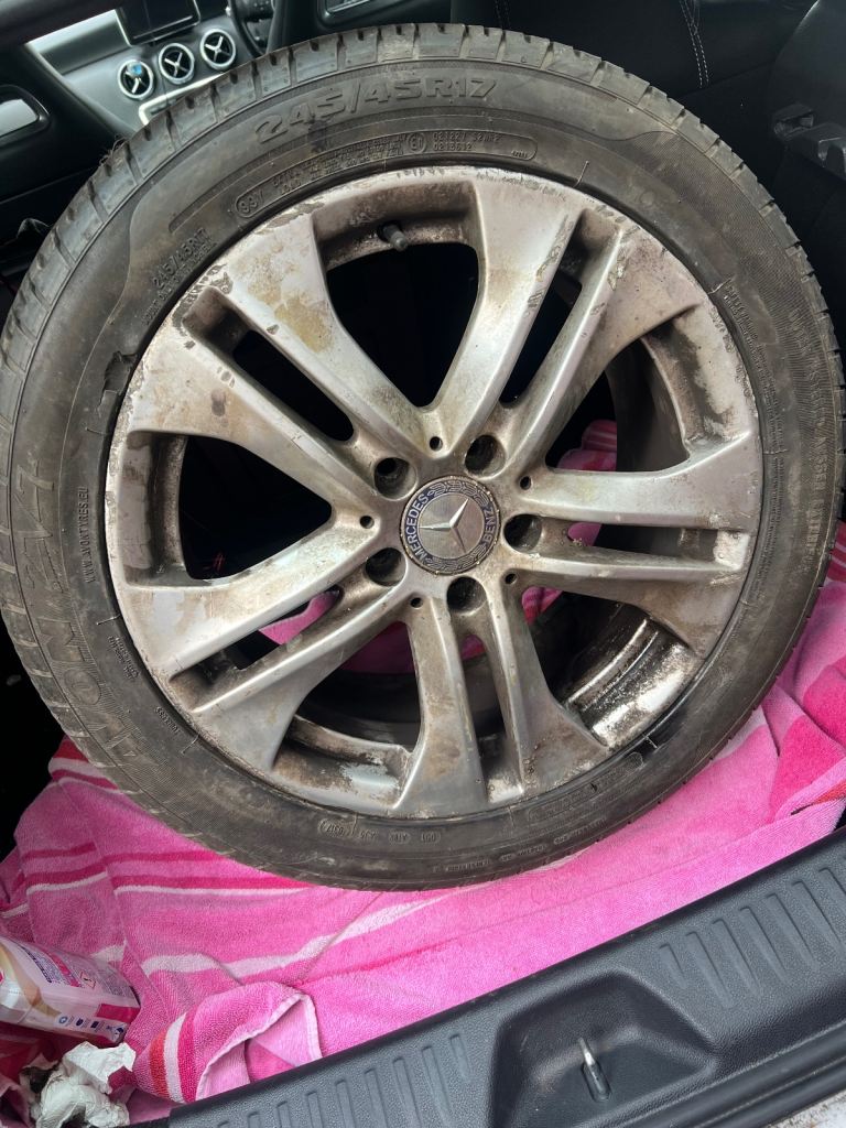 Mercedes 245/45T17 tyre and wheel A2124010902