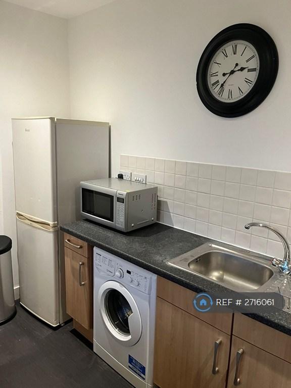 2 bedroom flat in City Heights, Salford, M3 (2 bed) (#2716061)