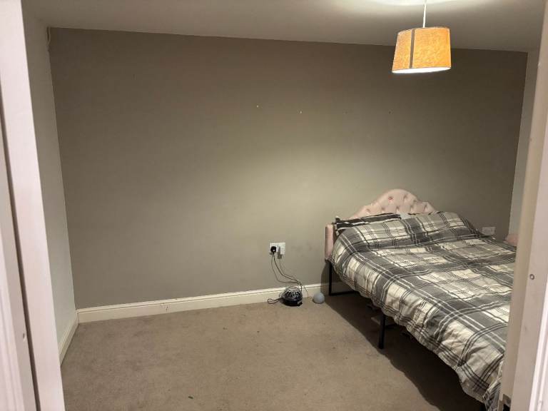 Large Double Room + Own Bathroom + Private Lounge – NN5