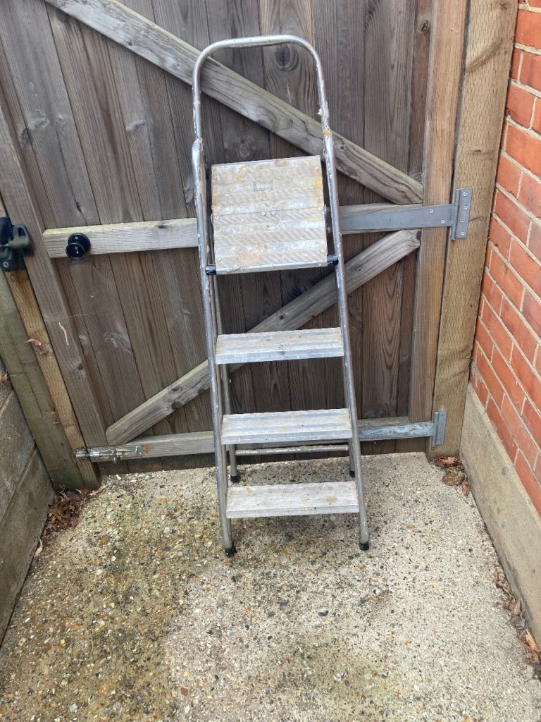 Small Metal Step Ladder – Good Condition