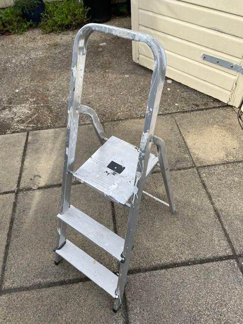 Aluminium Step Ladder - 2 steps and paint pot rest