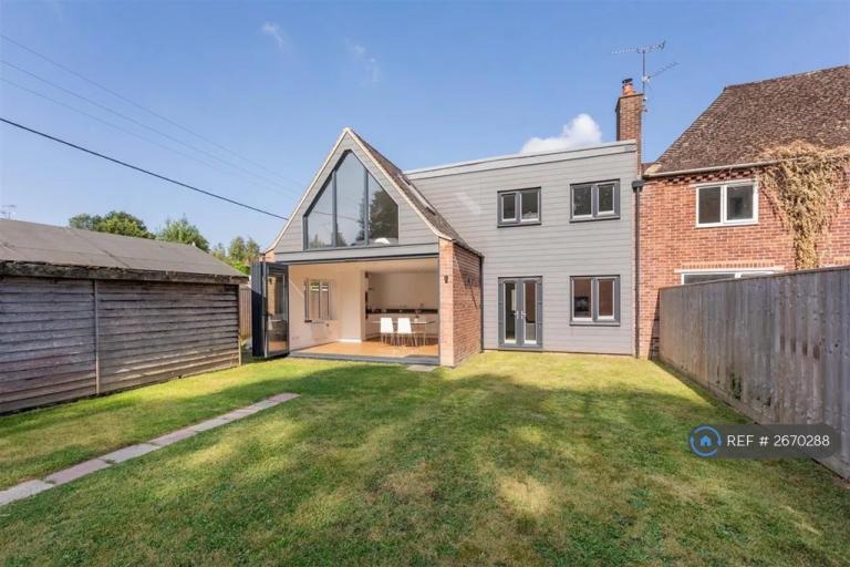 3 bedroom house in Holly Close, Highmoor Cross, Henley-On-Thames, RG9 (3 bed) (#2670288)
