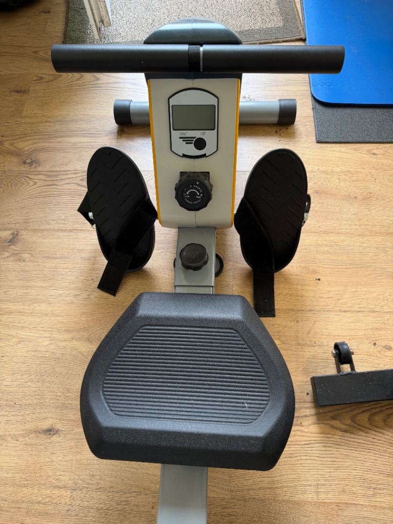 Almost New We R Sports Rowing Machine 