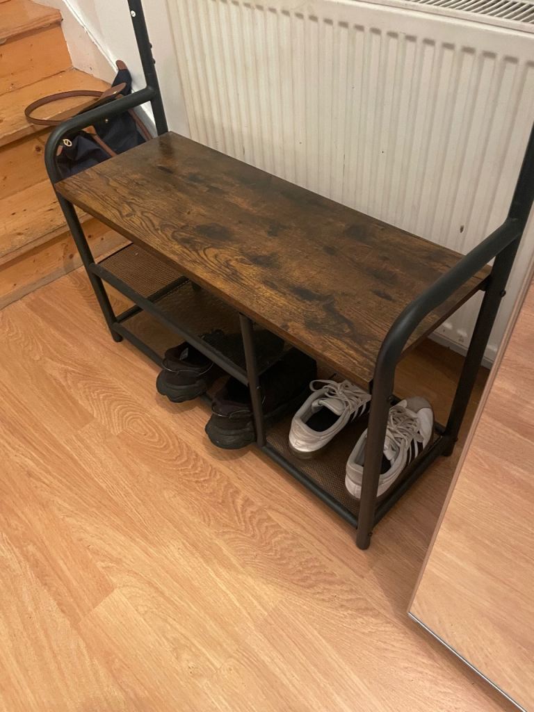 Coat hang / shoe rack 