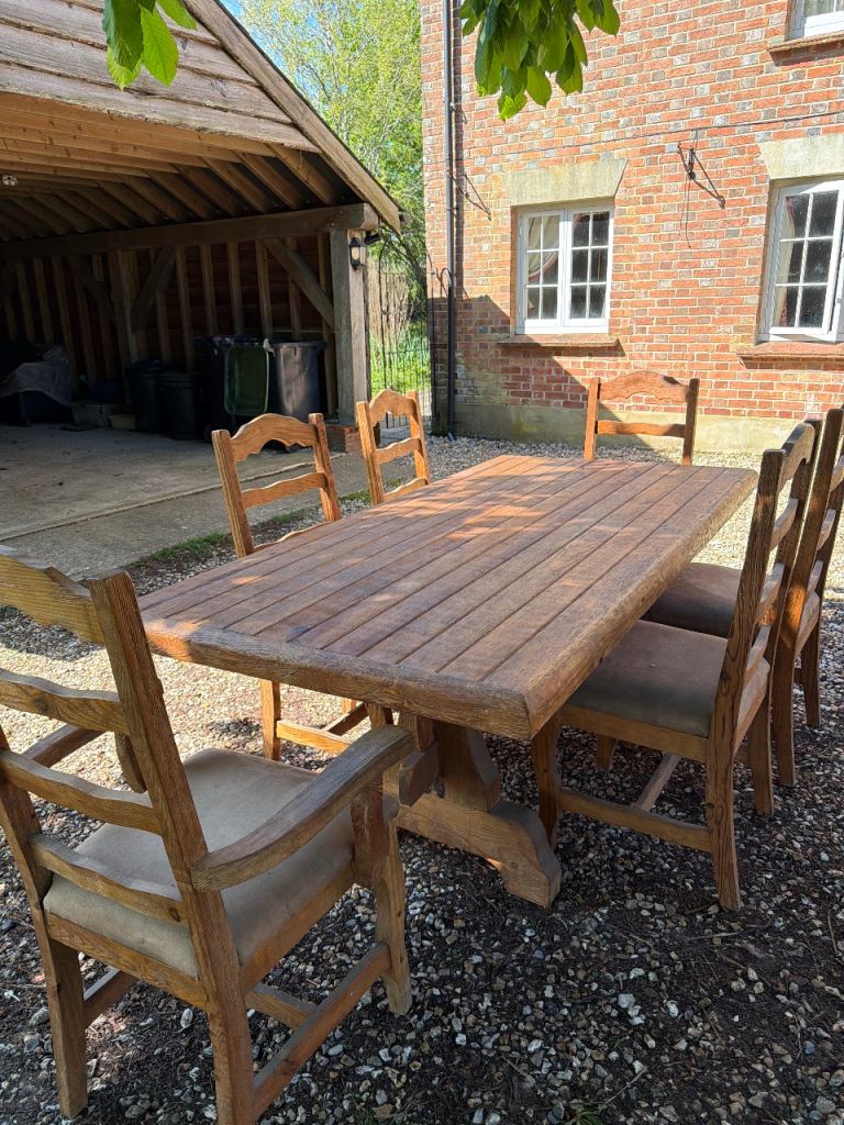 Dining table and 6 chairs - farmhouse style - FREE