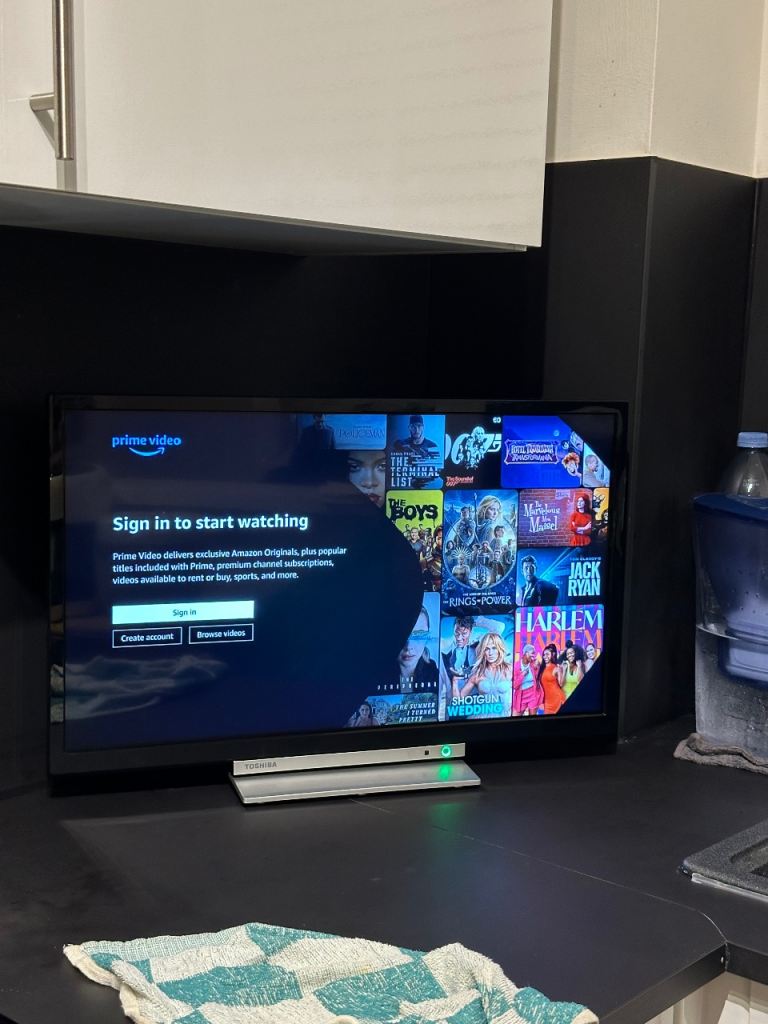 Toshiba 24 inch smart TV 