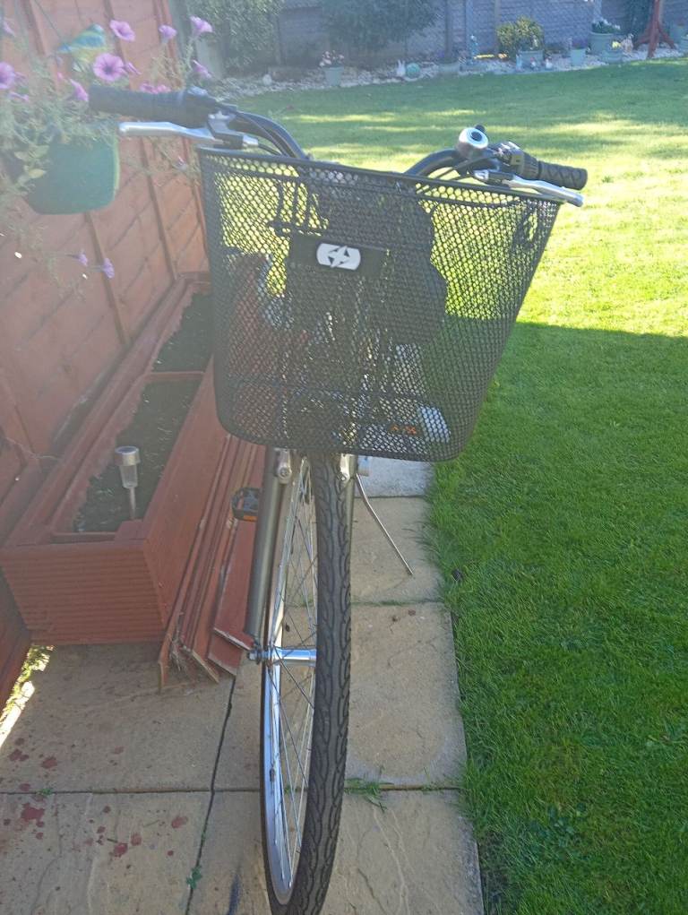 City Bike with Basket – Good Condition