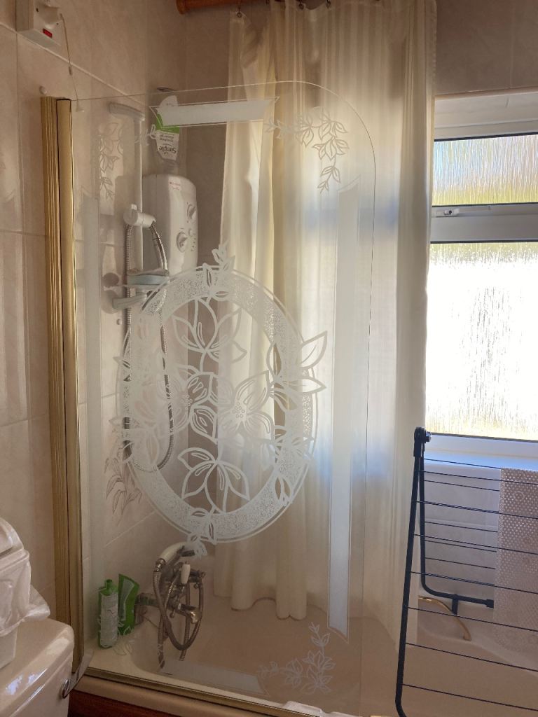 Shower Enclosure with Frosted Glass Pattern – Good Condition