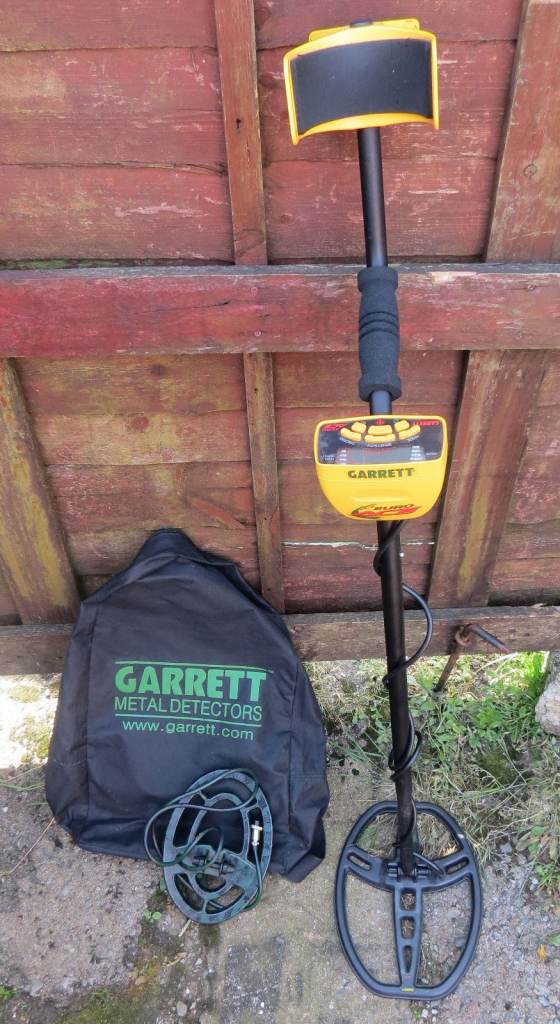 GARRETT METAL DETECTOR