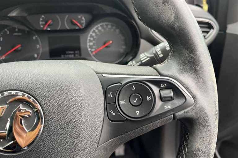 2021 Vauxhall Crossland 1.2i (83 PS) SE 5 Door Petrol SUV *** 1 Private Owner from New *** SUV Pe...