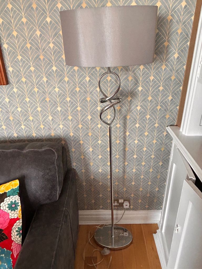 Floor lamp with shade 
