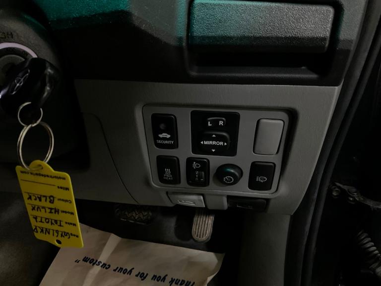 2011 Toyota Hilux 3.0 D-4D Invincible Pickup 4dr Diesel Auto 4WD (227 g/km, 171 bhp) Pick Up Dies...