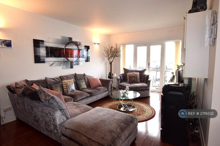 2 bedroom flat in Riverview Court, London, E14 (2 bed) (#2719332)