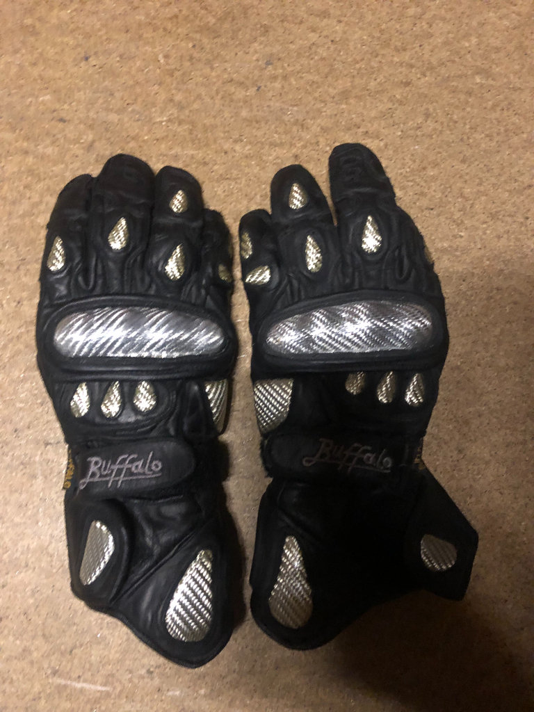 Buffalo gloves made with kevlar