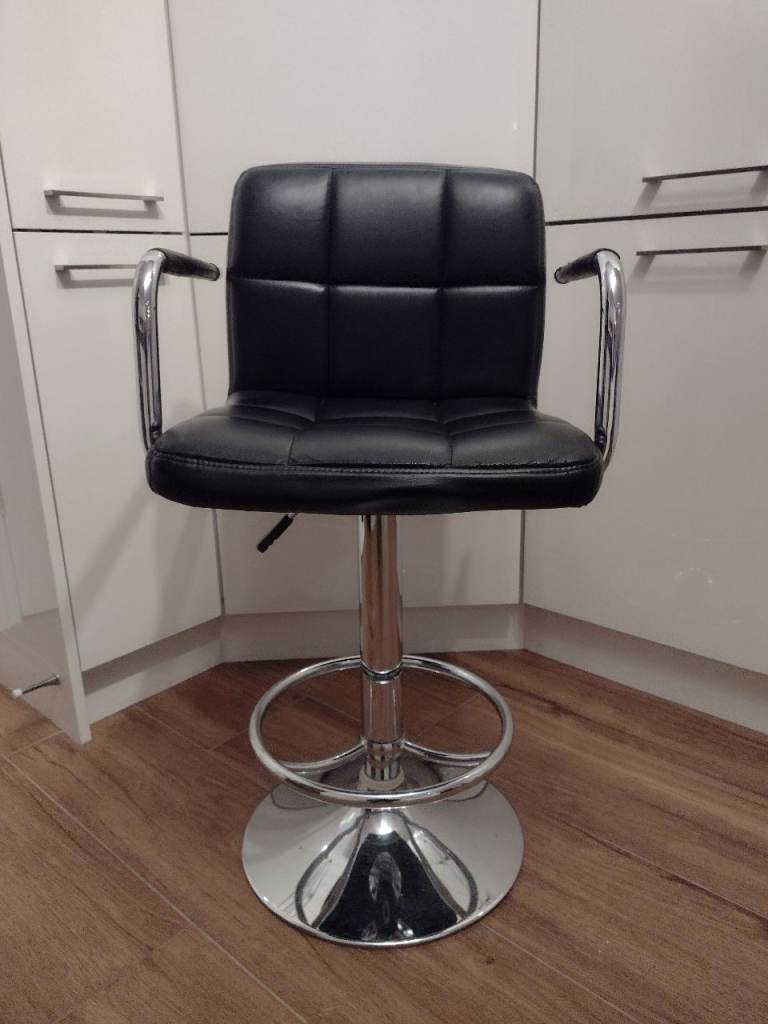 Swivel chairs, adjustable height 