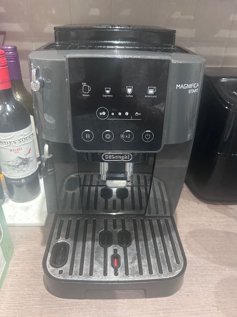 Delonghi Magnifica Start Coffee Machine – Good Condition