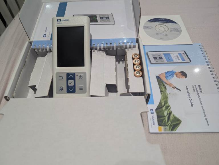 Covidien Nellcor PM10N Portable Pulse Oximeter SpO2 Monitor